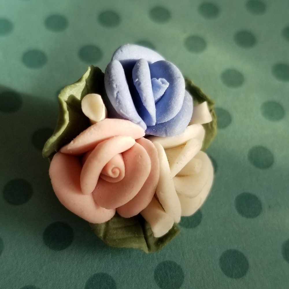 Relisted -Vintage clay flowers brooch rose pink blue… - Picture 4 of 6